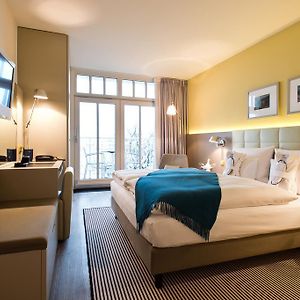 Zimmer mit Kingsize-Bett